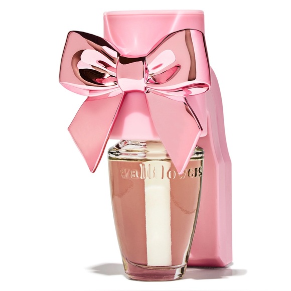 Bath & Body Works Accessories - Bath&Body Works Pink Bow Wallflower Plug In NWT